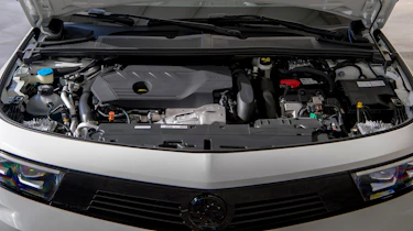 Vauxhall Astra GSe - engine bay
