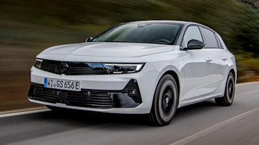 Vauxhall Astra GSe - front tracking