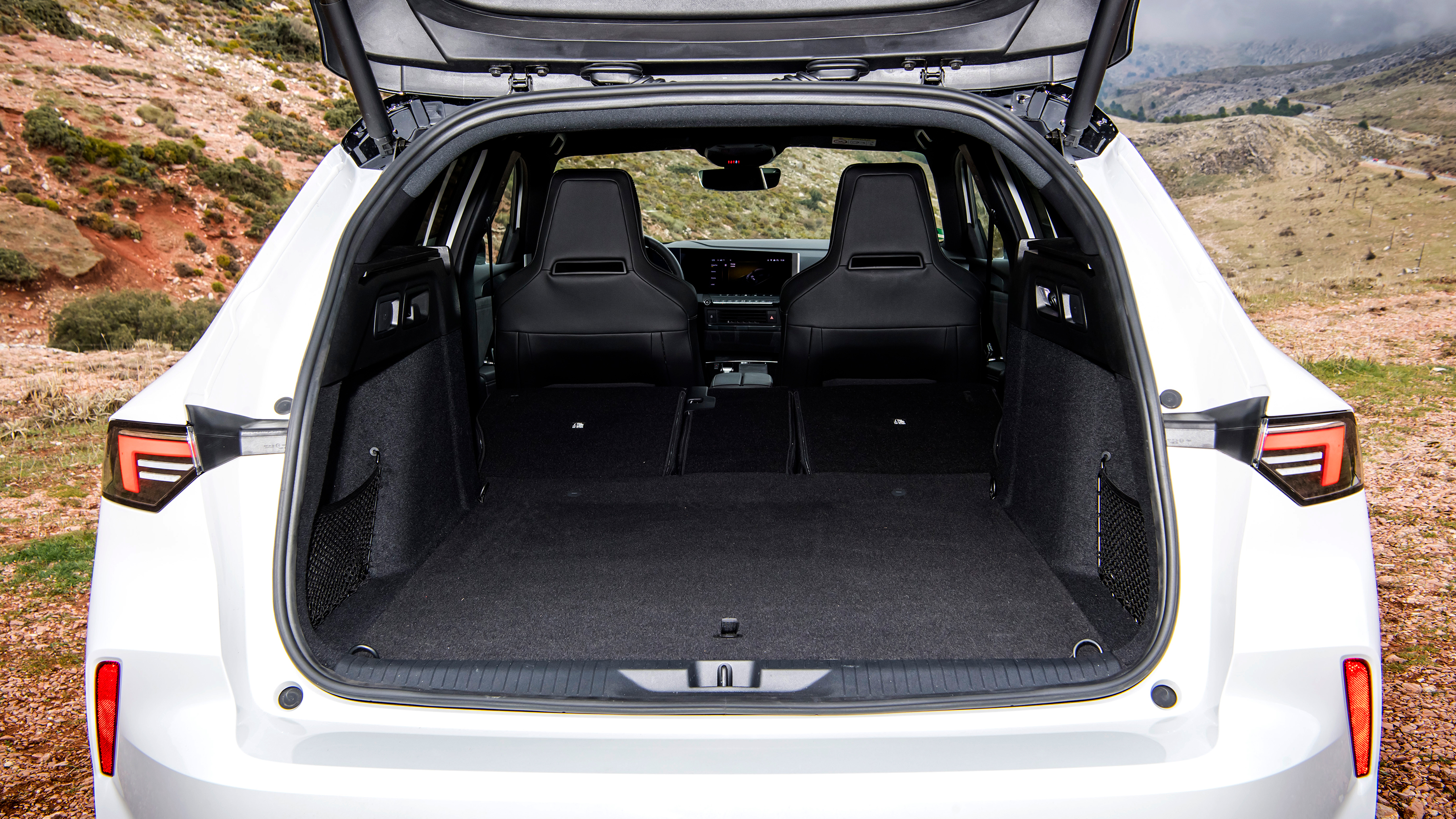 Vauxhall Astra Sports Tourer GSe - boot