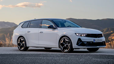 Vauxhall Astra Sports Tourer GSe - front static