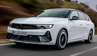 Vauxhall Astra Sports Tourer GSe - front tracking