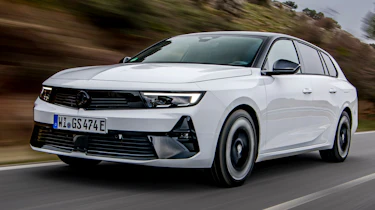 Vauxhall Astra Sports Tourer GSe - front tracking