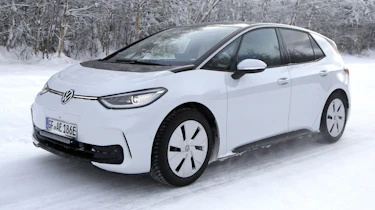 Volkswagen ID3 facelift spyshot 3