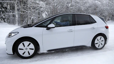 Volkswagen ID3 facelift spyshot 4