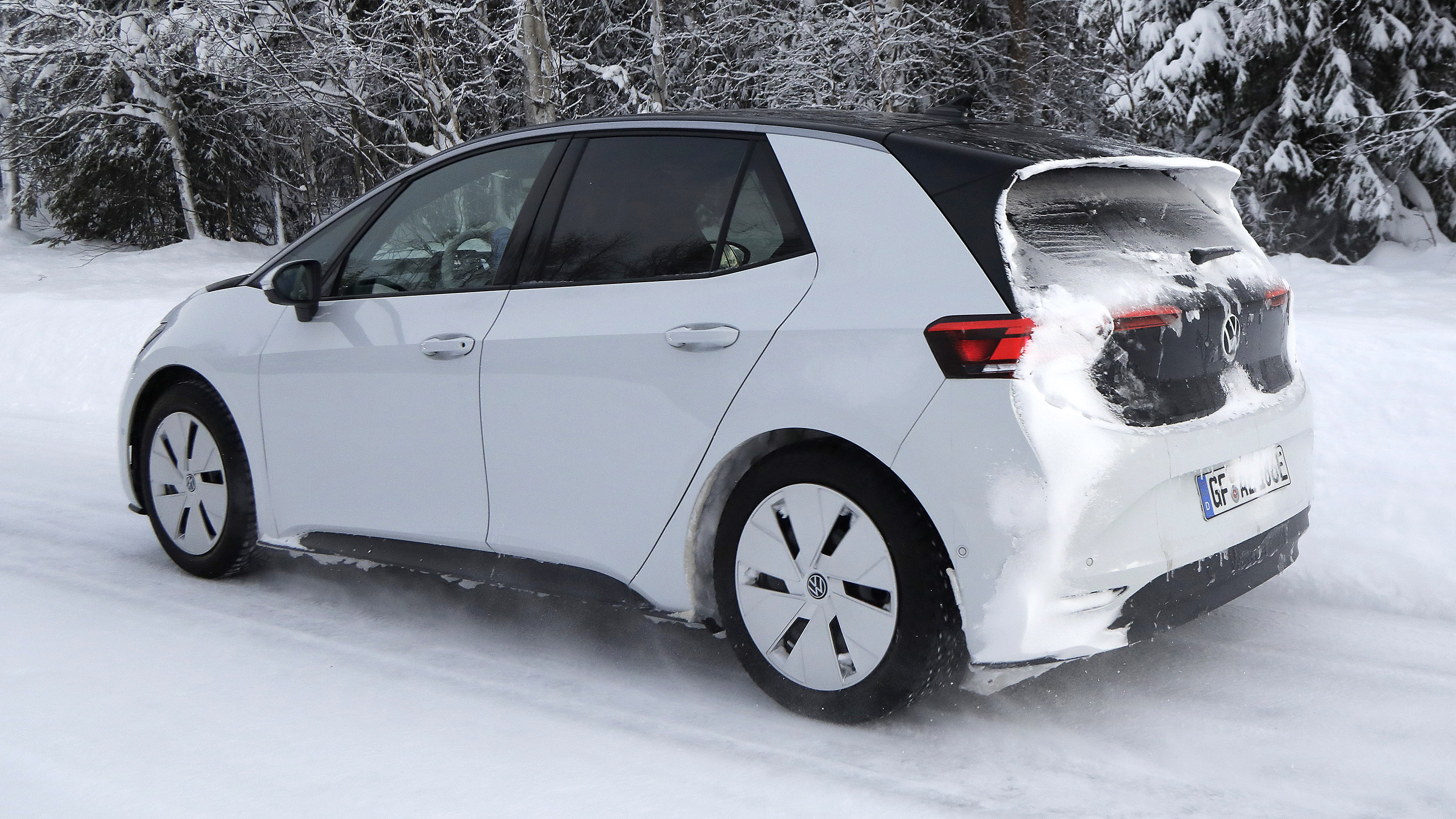 Volkswagen ID3 facelift spyshot 6