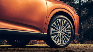 Lexus RX450+ - front o/s wheel
