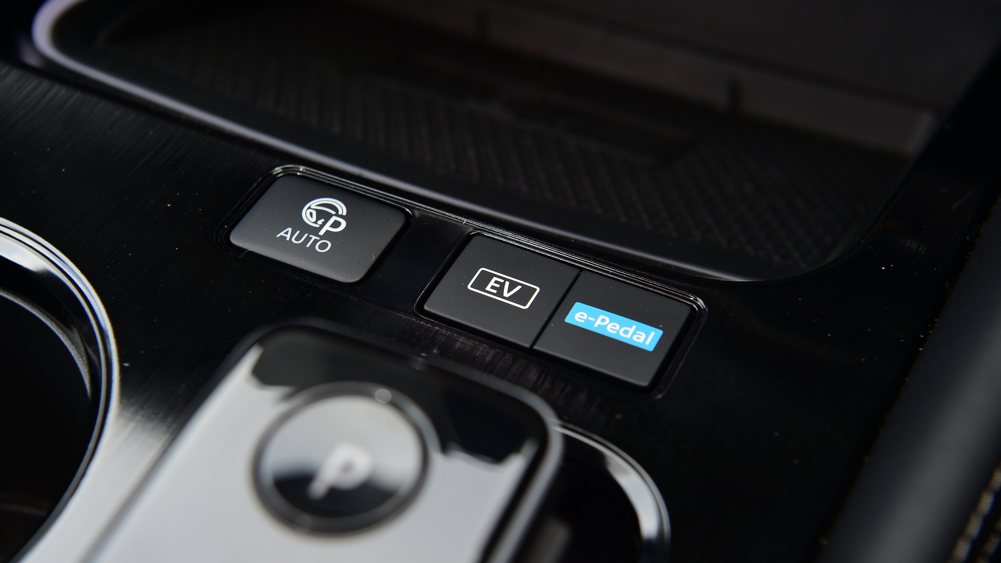 Nissan X-Trail - 'EV mode' 'e-Pedal' and auto-park buttons