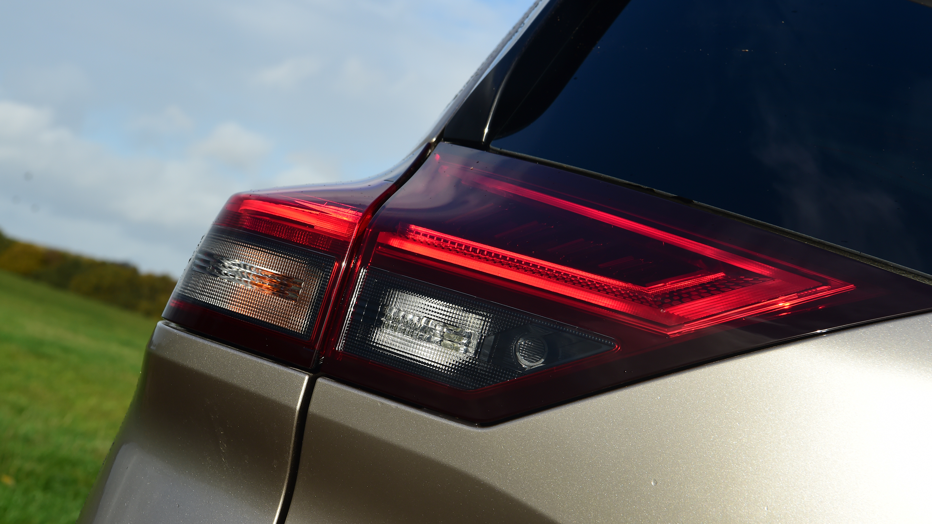 Nissan X-Trail - tail light