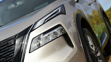 Nissan X-Trail - headlight