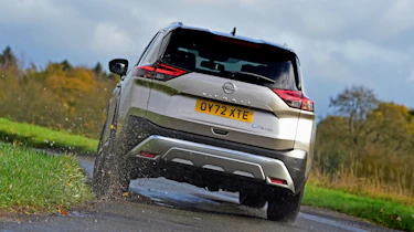 Nissan X-Trail - rear cornering