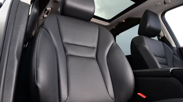 Nissan X-Trail - front seats