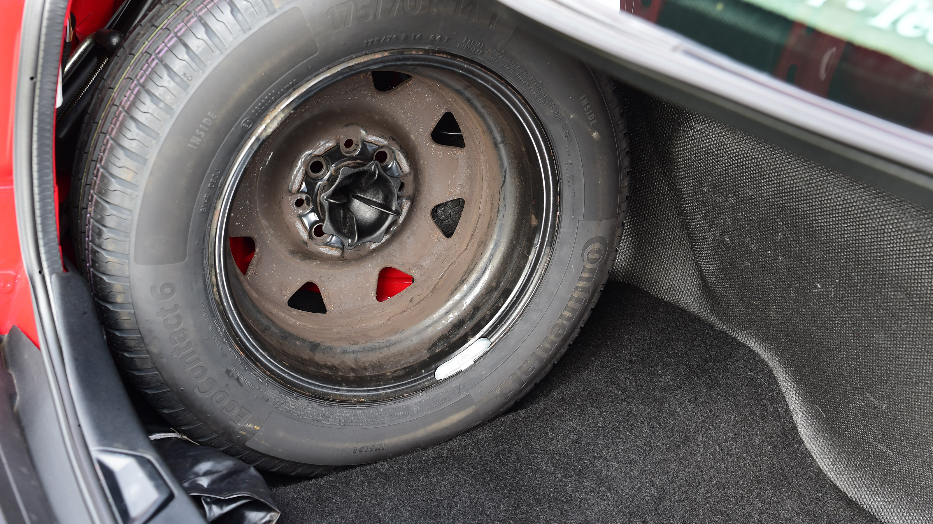 Audi 80 - spare wheel