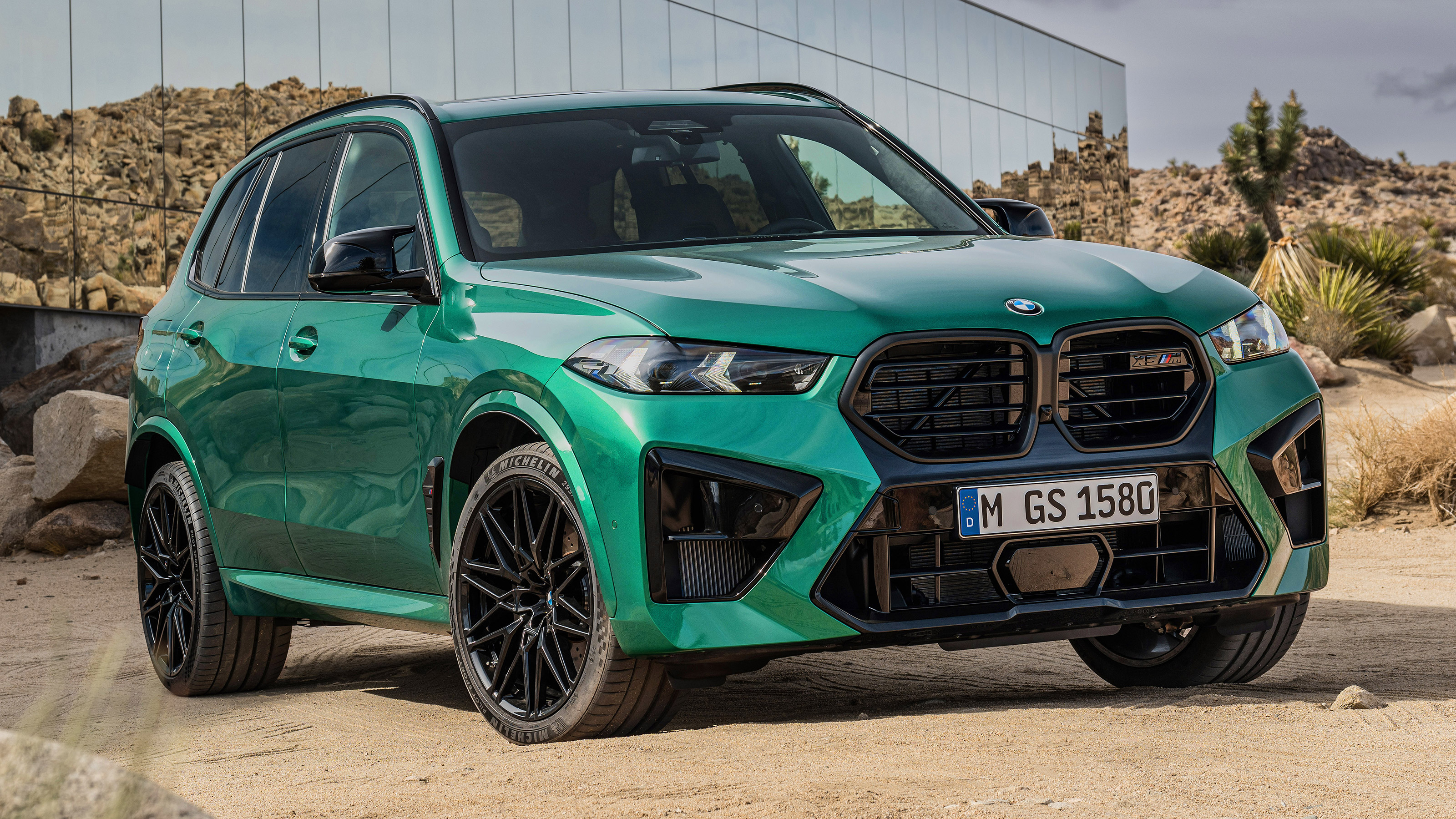 BMW X5 M - front static