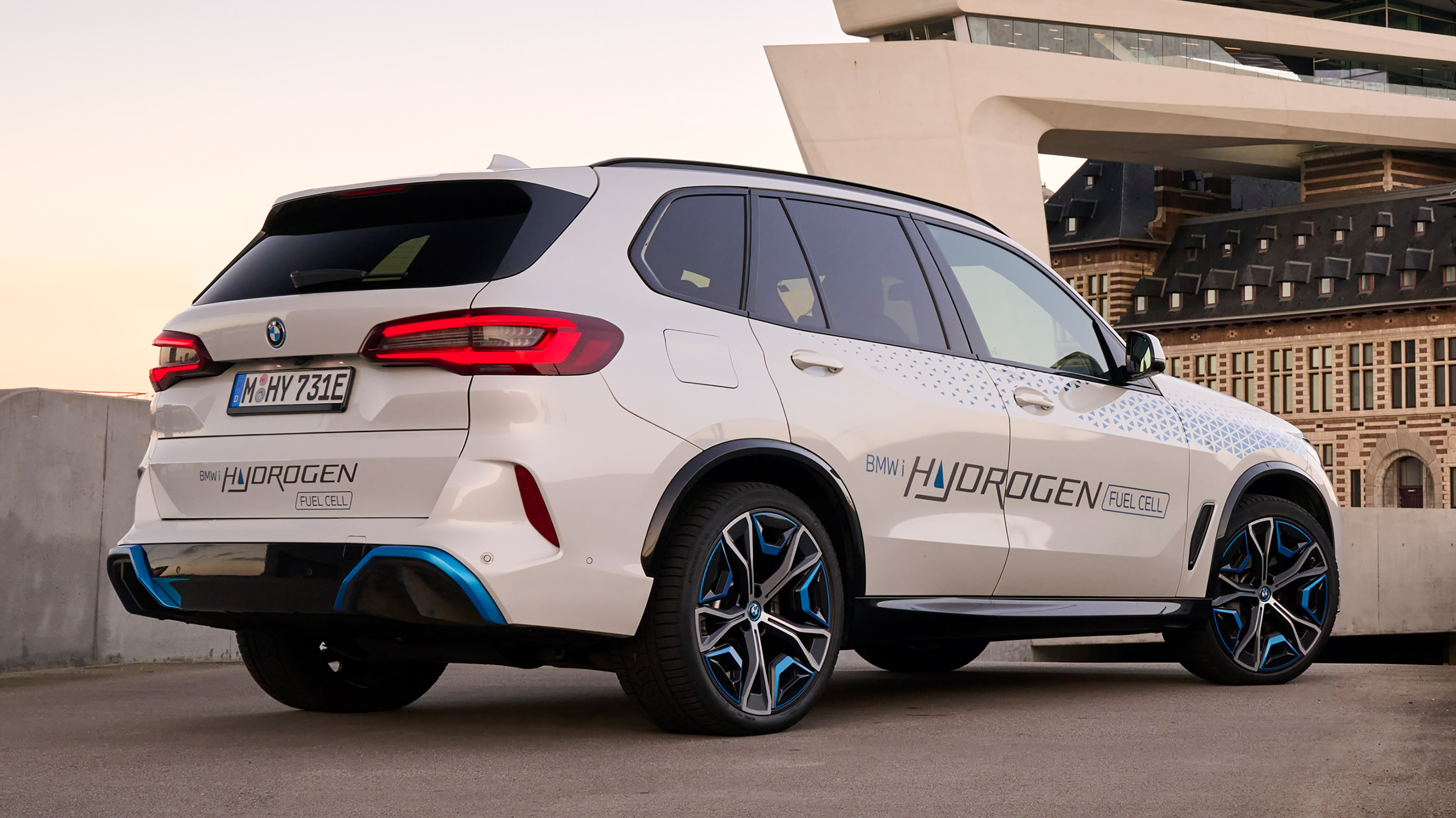 BMW iX5 Hydrogen - rear static