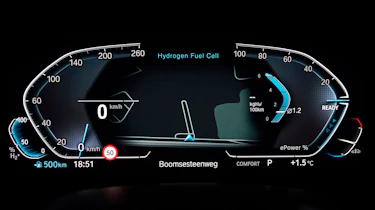BMW iX5 Hydrogen - dials