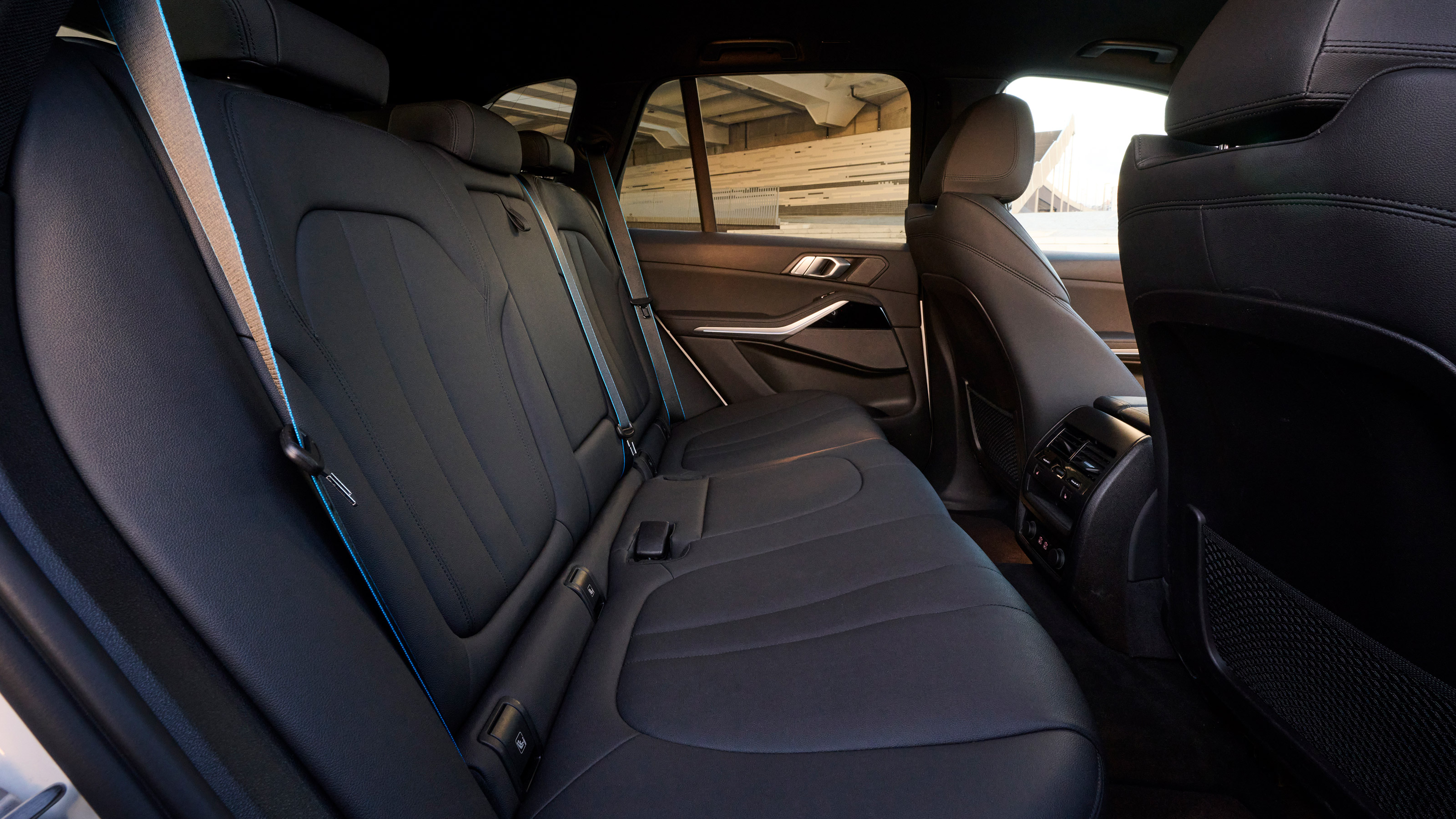BMW iX5 Hydrogen - rear seats