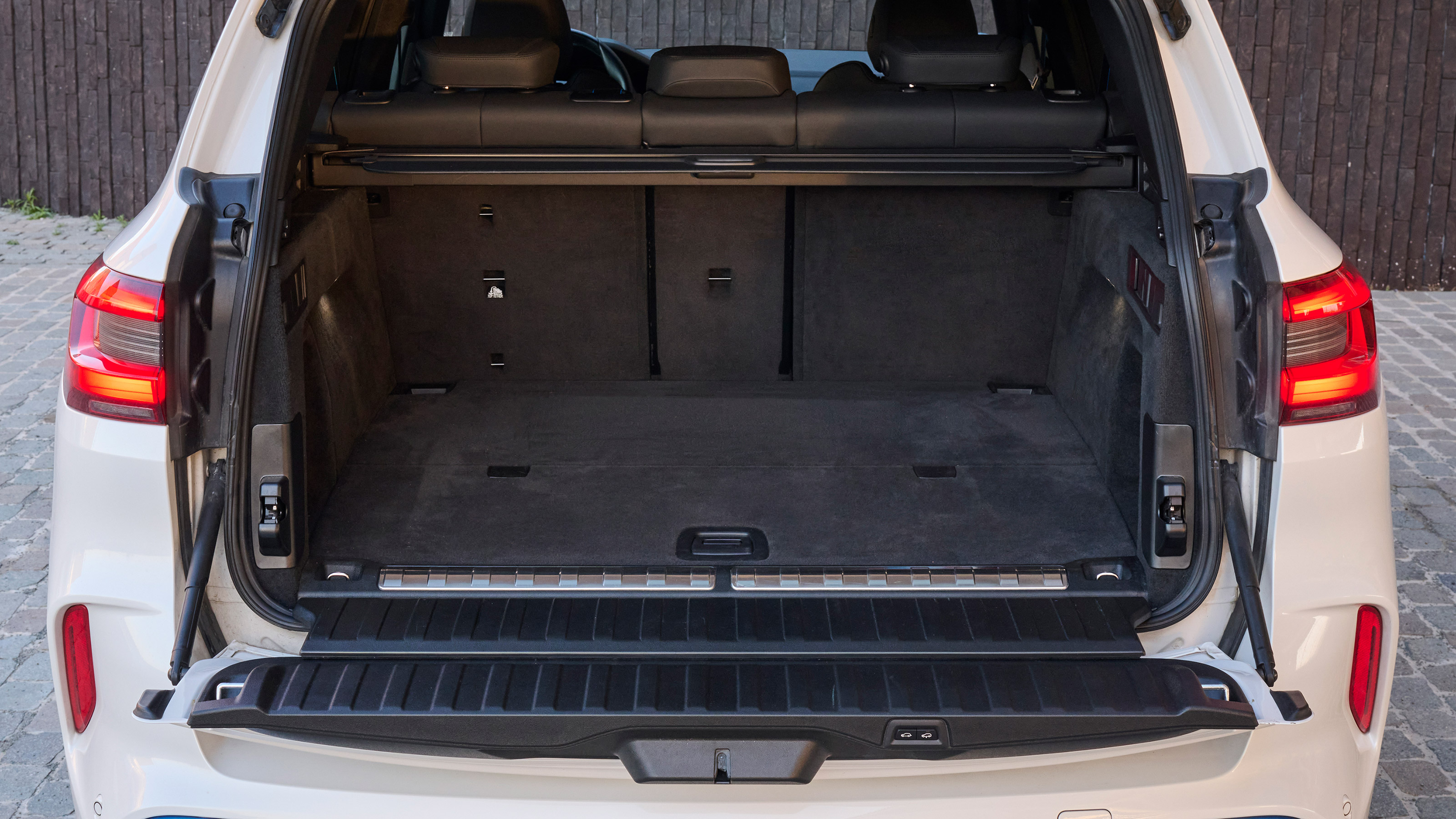 BMW iX5 Hydrogen - boot