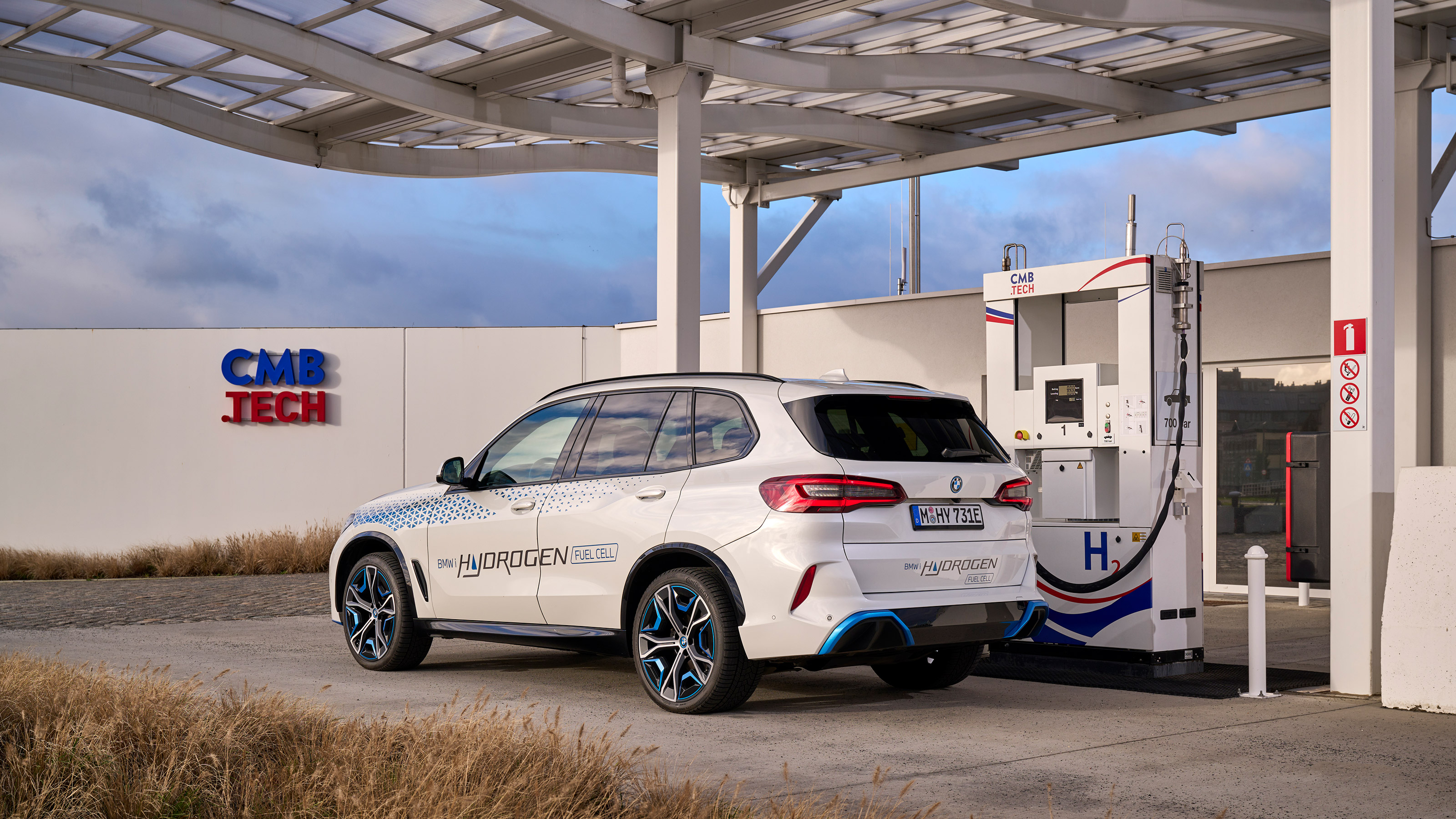 BMW iX5 Hydrogen - fill up
