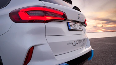 BMW iX5 Hydrogen - rear lights