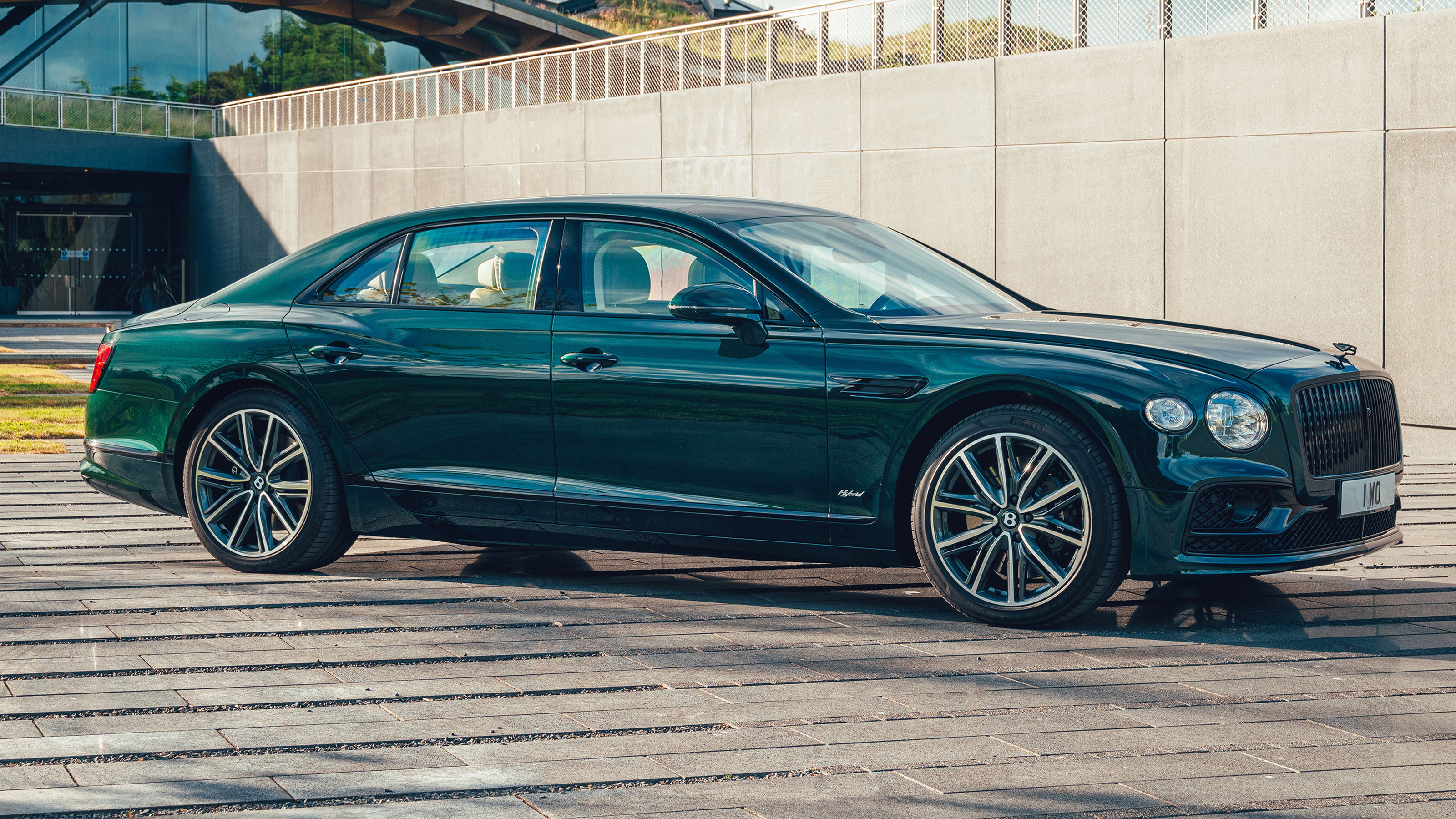Bentley Flying Spur Hybrid - front static