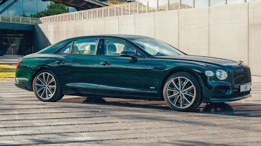 Bentley Flying Spur Hybrid - front static