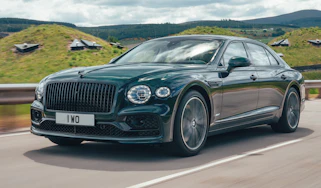Bentley Flying Spur Hybrid - front tracking