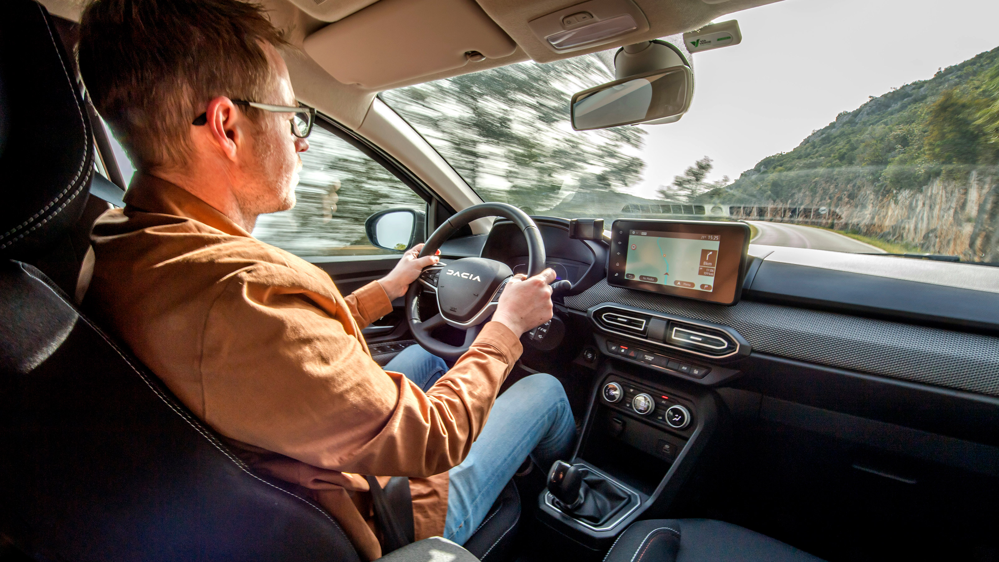 Dacia Jogger Hybrid 140 - Sean Carson (staff)