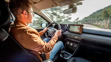 Dacia Jogger Hybrid 140 - Sean Carson (staff)
