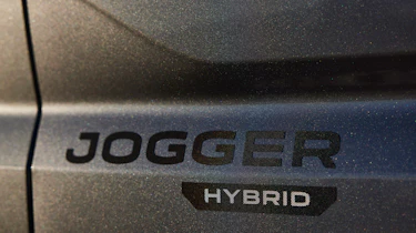 Dacia Jogger Hybrid 140 - Hybrid badge