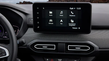Dacia Jogger Hybrid 140 - screen