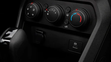 Dacia Jogger Hybrid 140 - controls