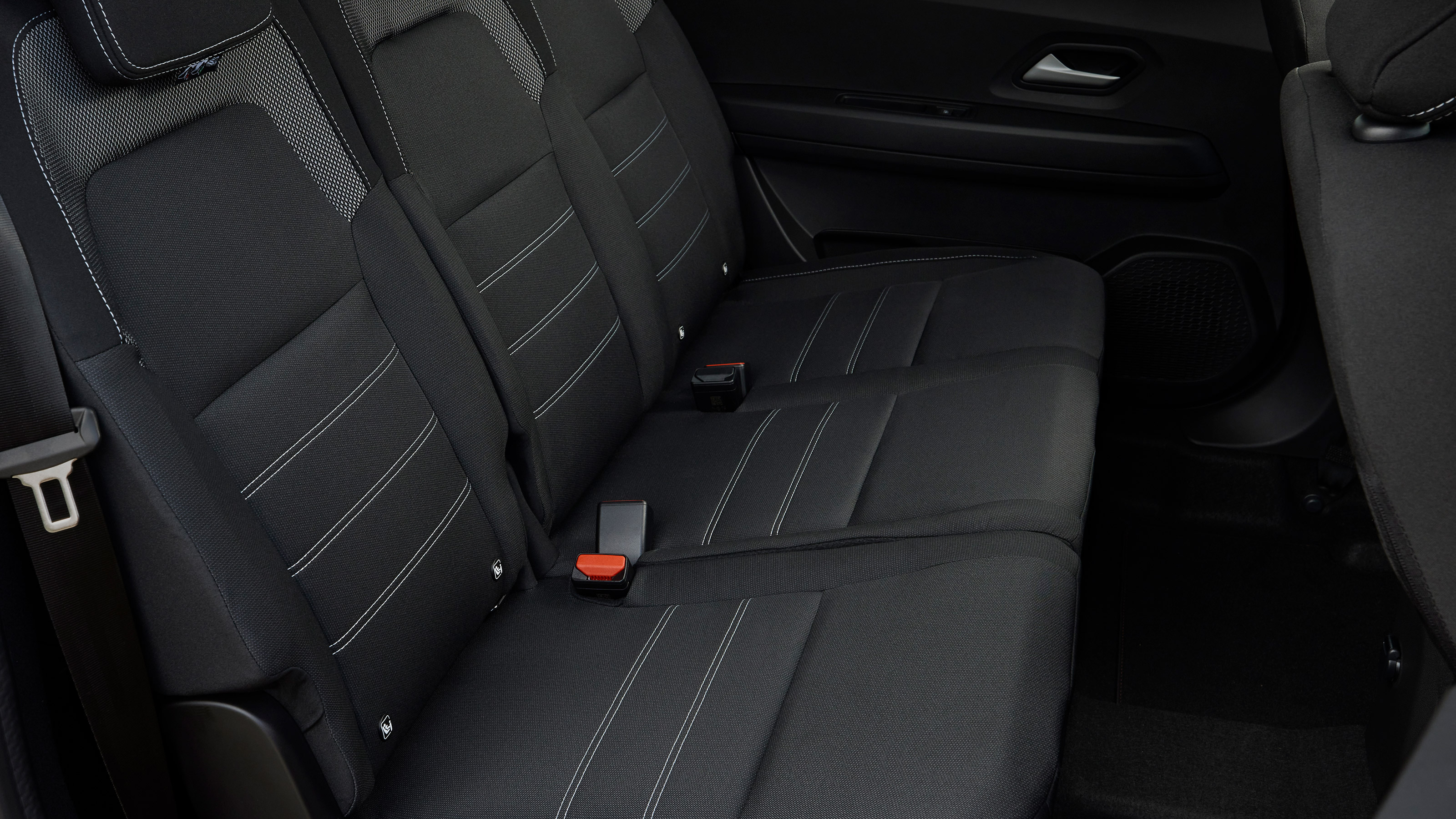 Dacia Jogger Hybrid 140 - rear seats