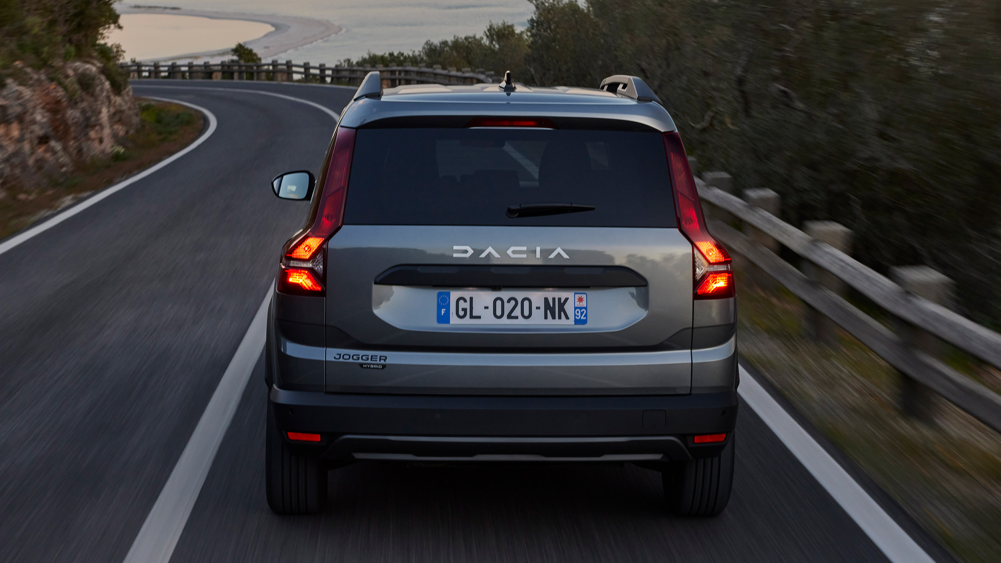 Dacia Jogger Hybrid 140 - full rear action