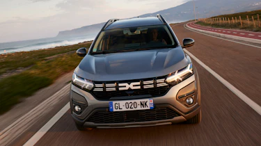 Dacia Jogger Hybrid 140 - full front action