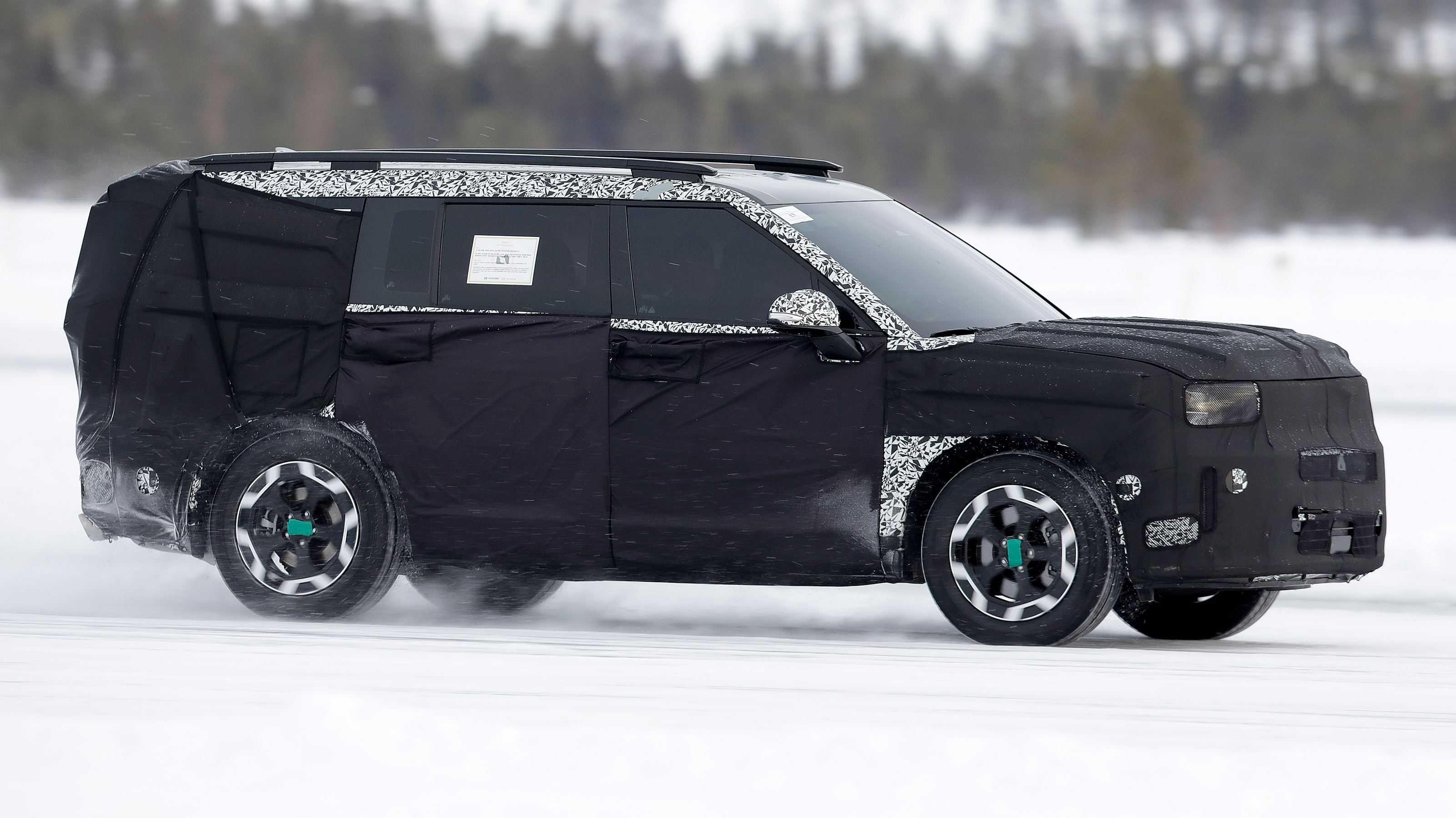 Hyundai Santa Fe (camouflaged) - side