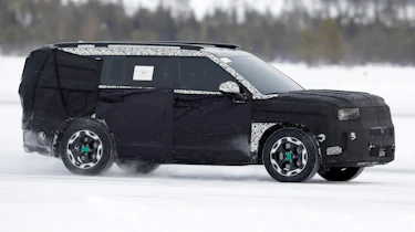 Hyundai Santa Fe (camouflaged) - side