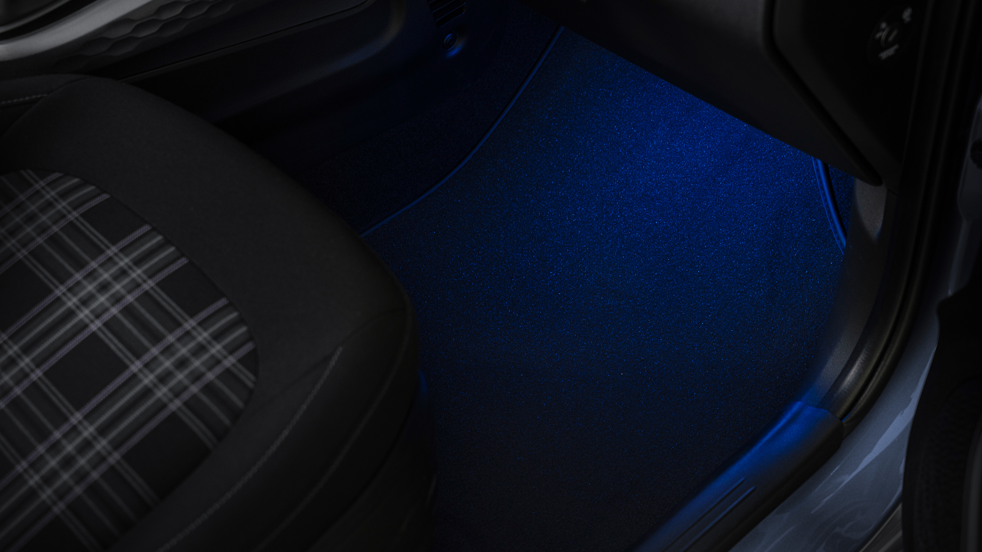 Facelifted Hyundai i10 - footwell lighting