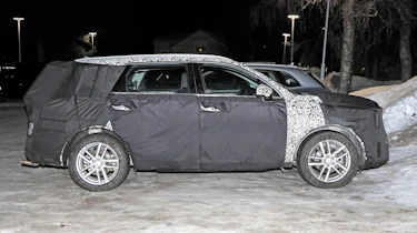 Kia Sorento facelift (camouflaged) - side
