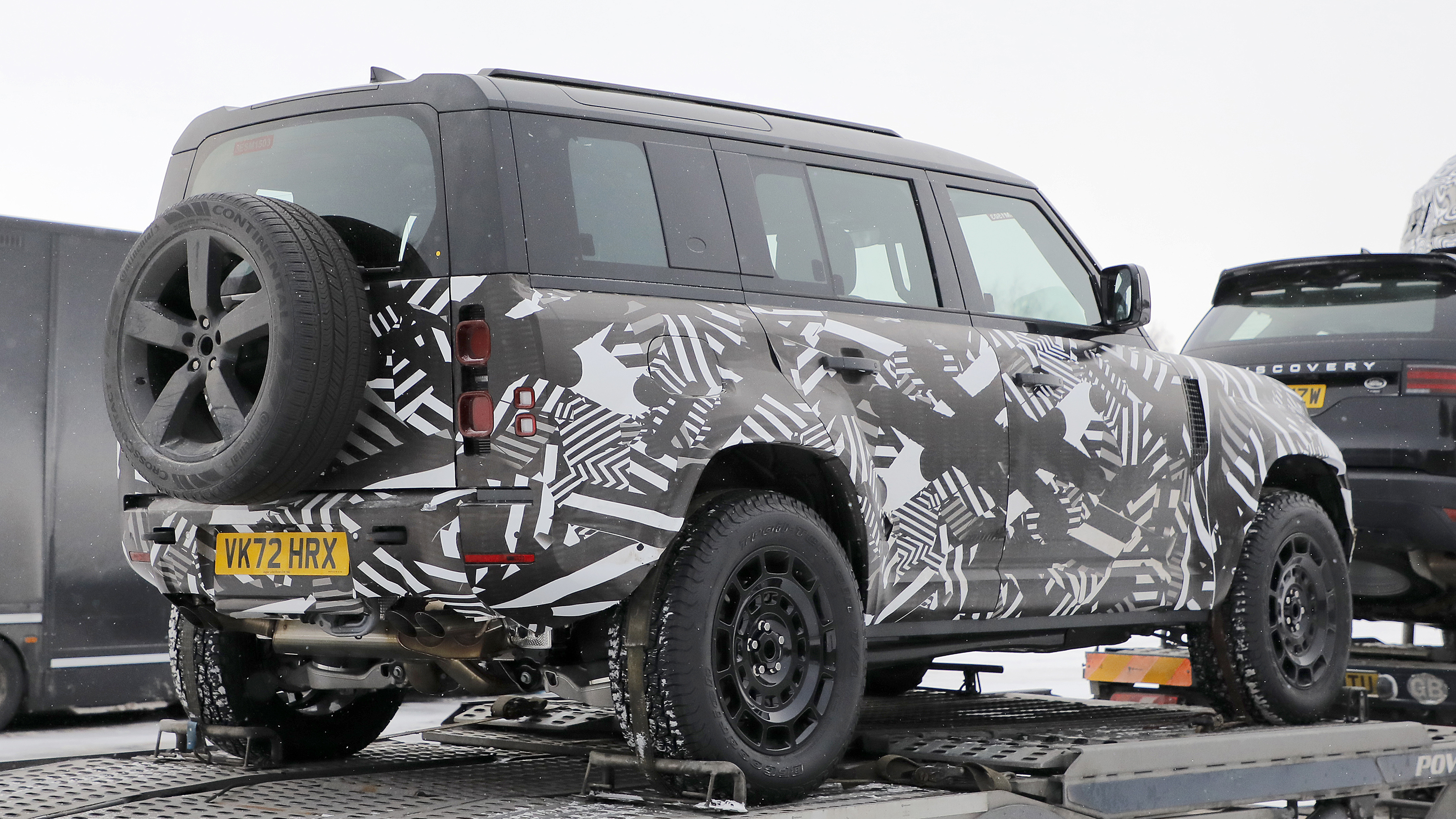 Land Rover Defender SVX - rear