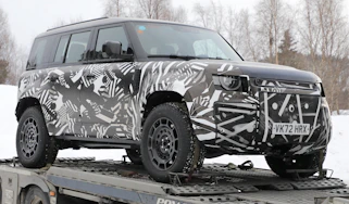 Land Rover Defender SVX - front