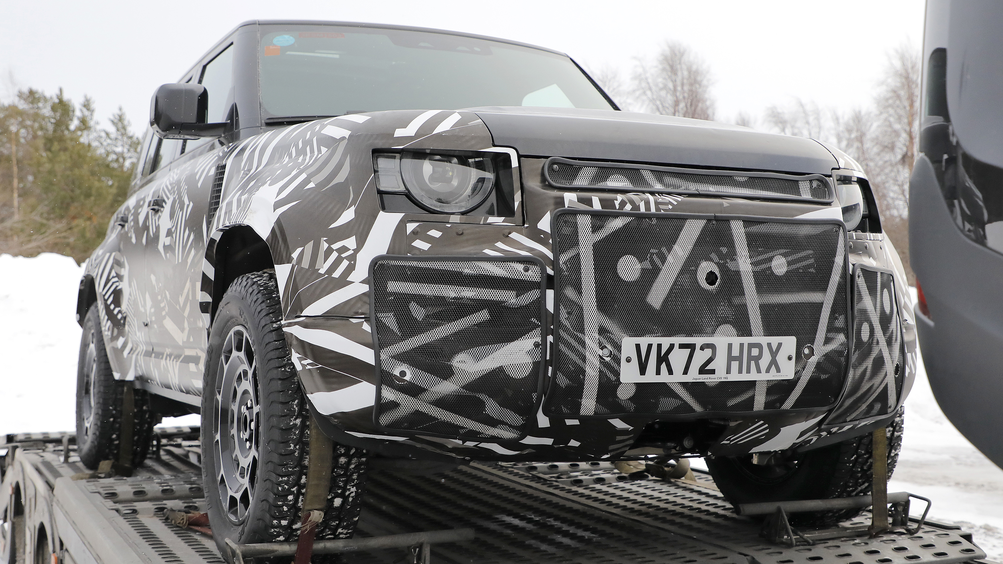 Land Rover Defender SVX - front
