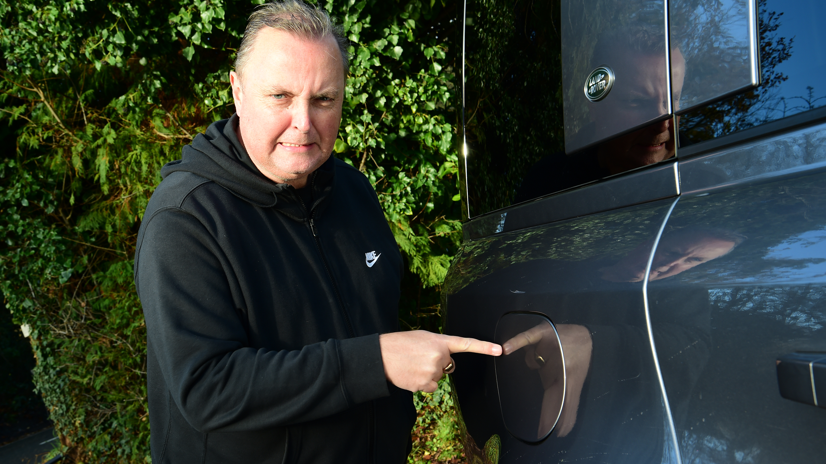 Land Rover Defender long-termer - Steve Fowler pressing fuel filler cap