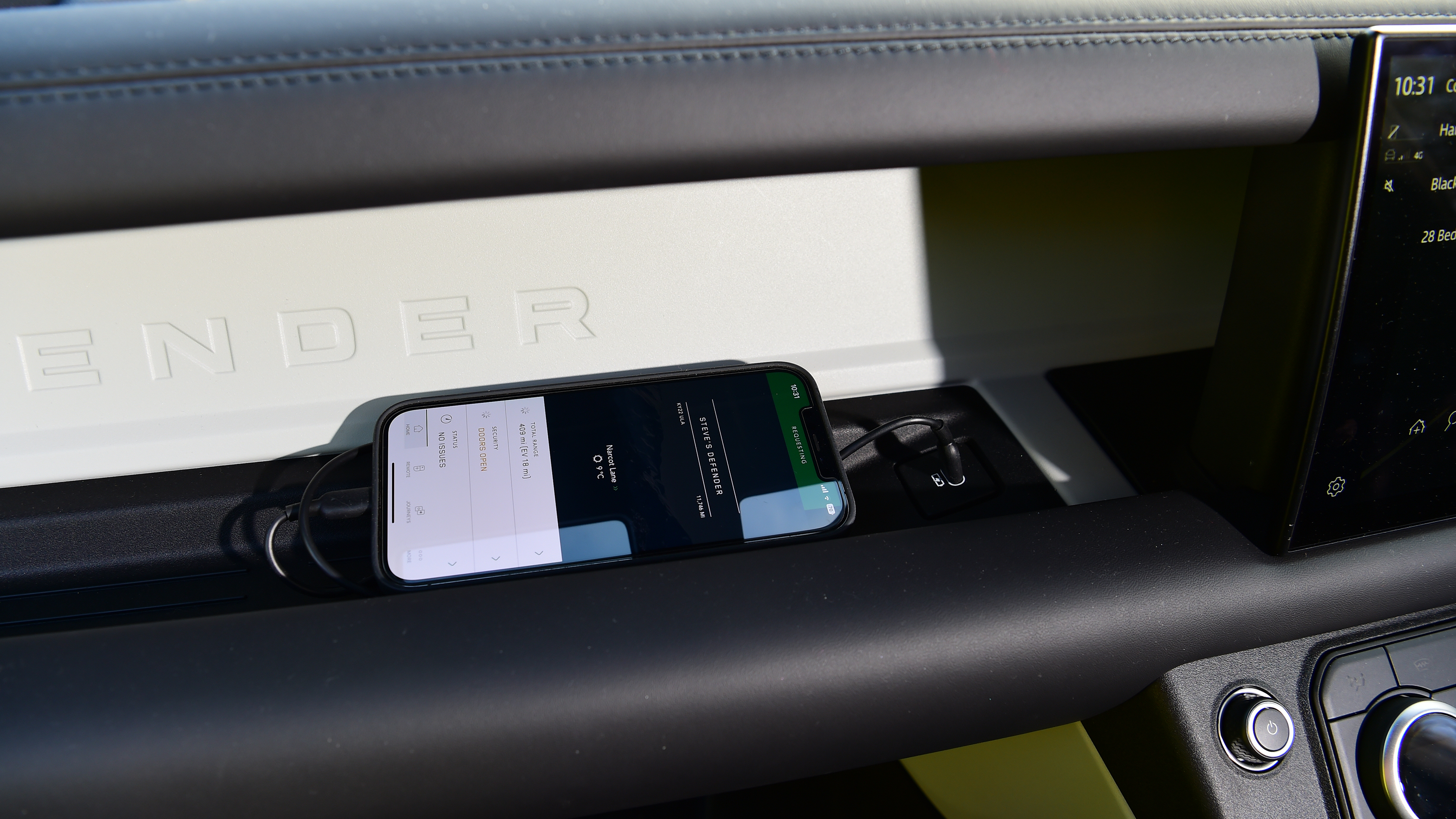 Land Rover Defender long-termer - phone charging