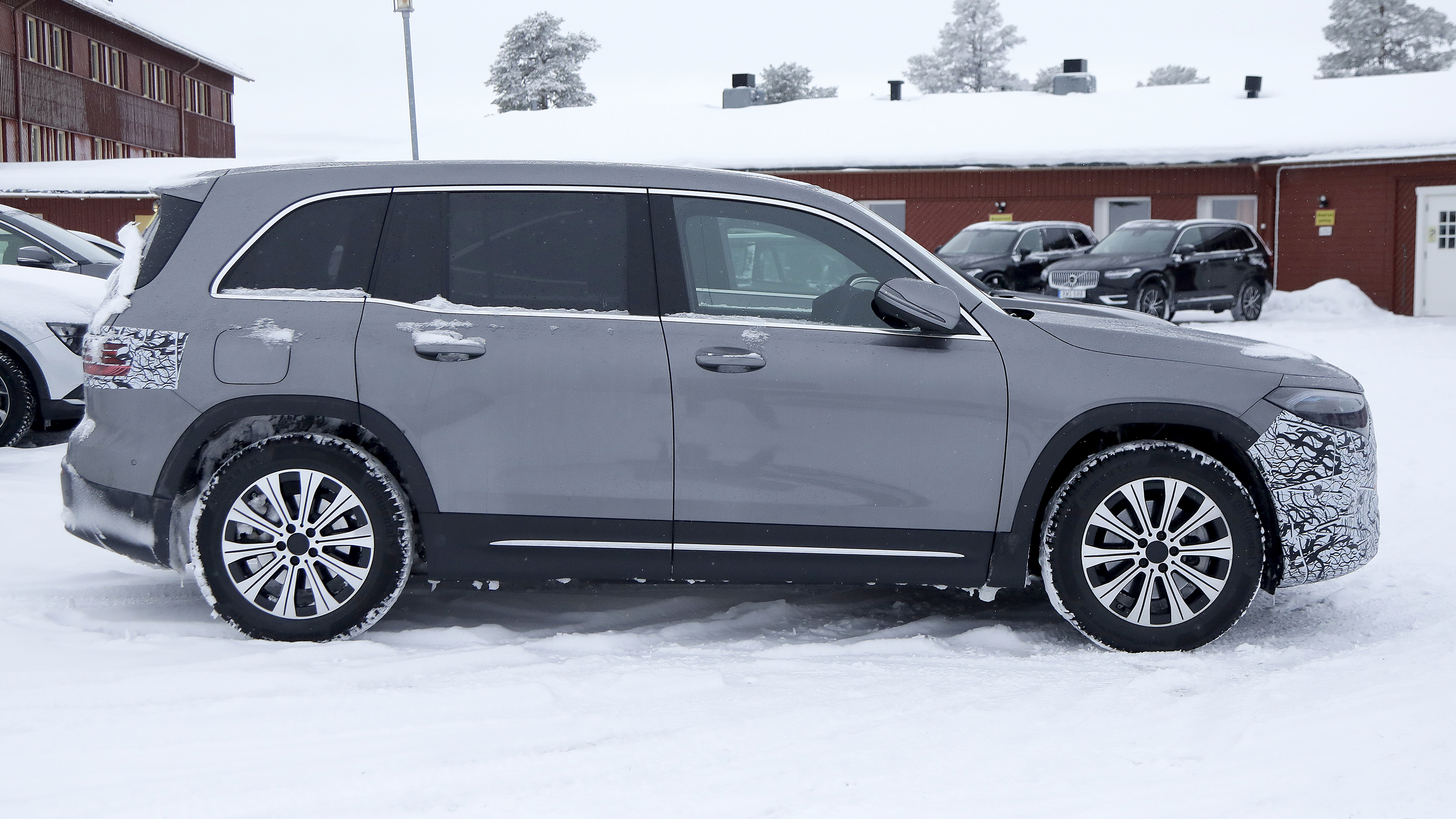 Mercedes EQB 2023 facelift profile