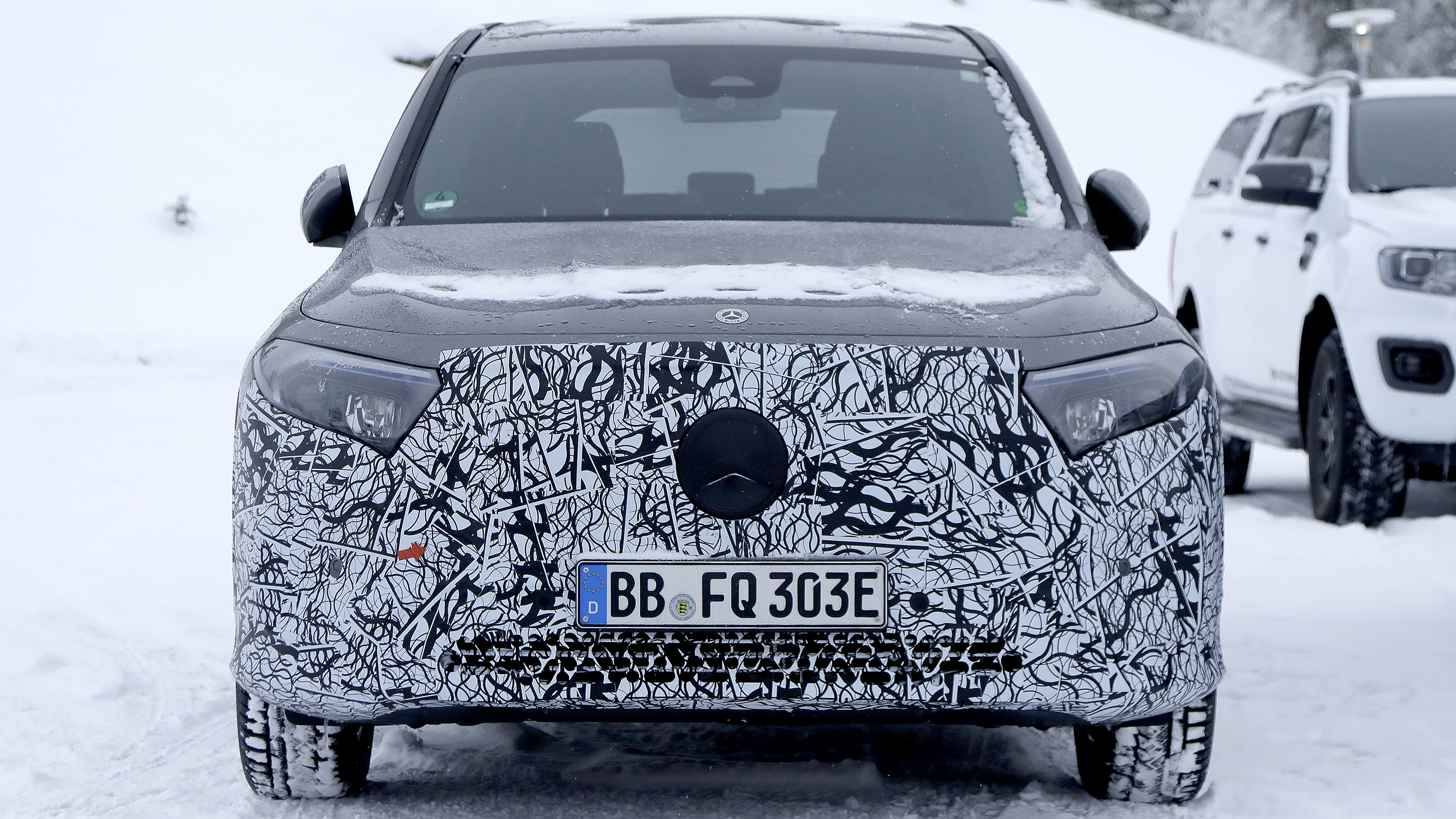 Mercedes EQB 2023 facelift nose