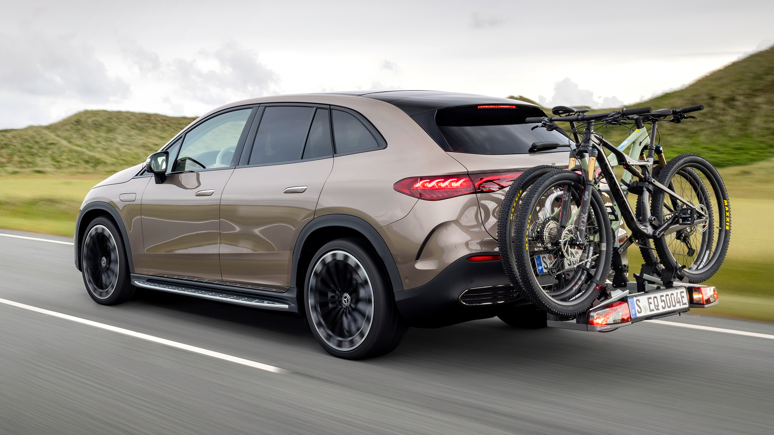 Mercedes EQE SUV - rear tracking