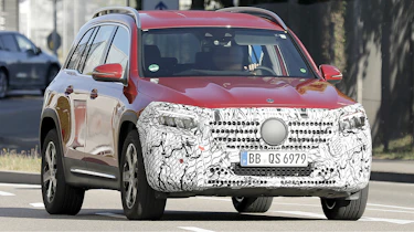 Mercedes GLB facelift (camouflaged red) - front
