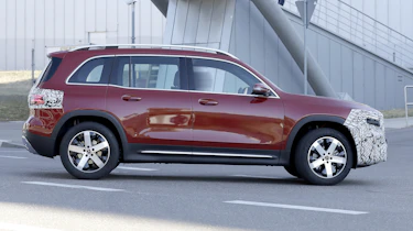 Mercedes GLB facelift (camouflaged red) - side
