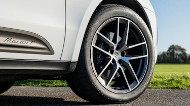 Porsche Macan T - front o/s wheel