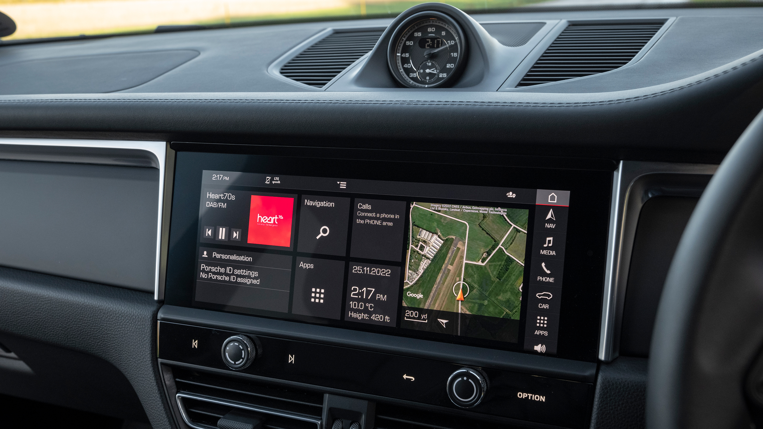 Porsche Macan T - infotainment screen